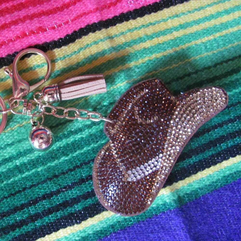 CRYSTAL AVENUE COWBOY HAT KEYCHAIN WITH BLING